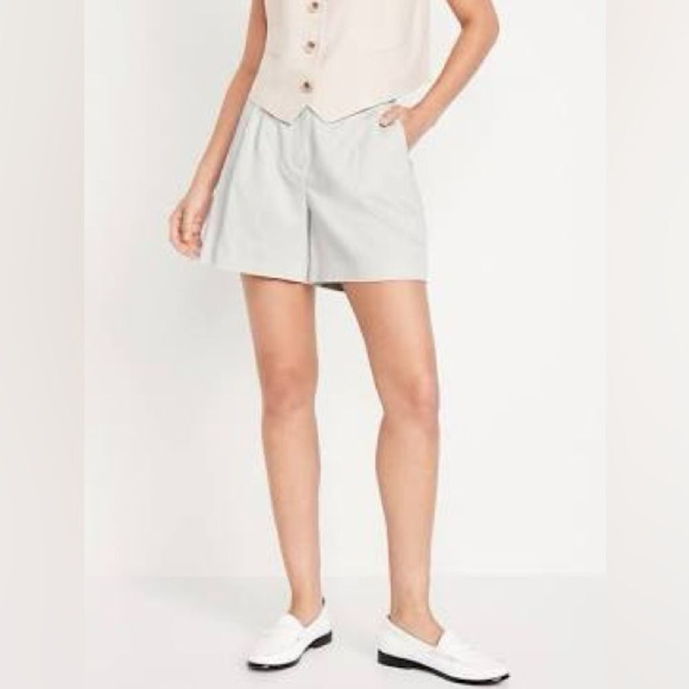 Old Navy Extra High Waisted Taylor Trouser Shorts 5” NEW Large Natural